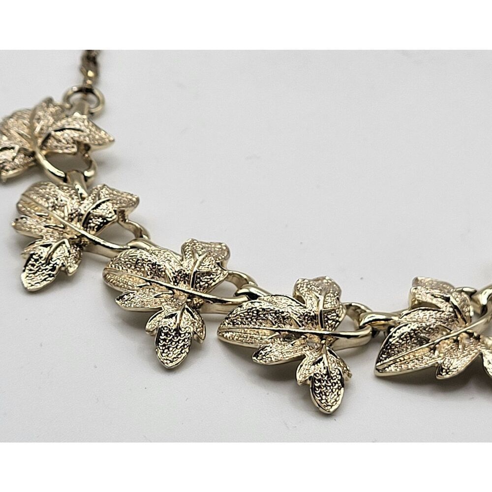 Vintage Interlocking Leaf Collar Silvertone 16in